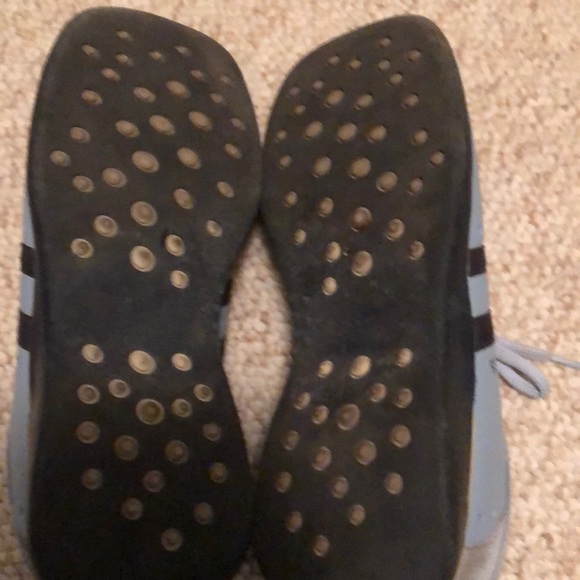 Used Sneakers - Picture 5 of 6